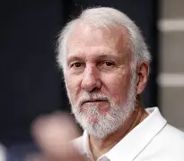 关于马刺队内角老将崭露头角，稳定防守端表现的信息